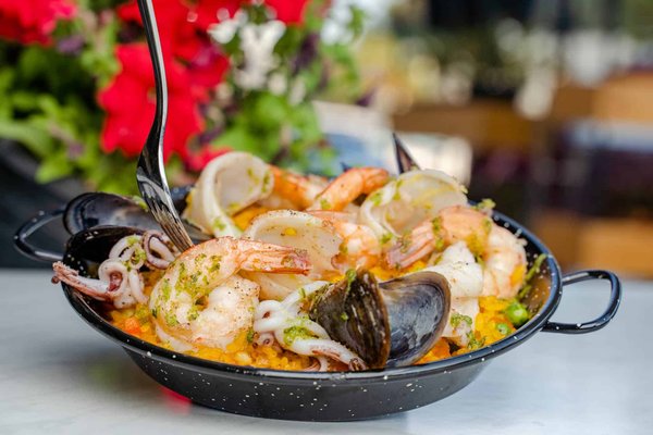 How to Create a Fusion Paella with Ingredients from Around the World?