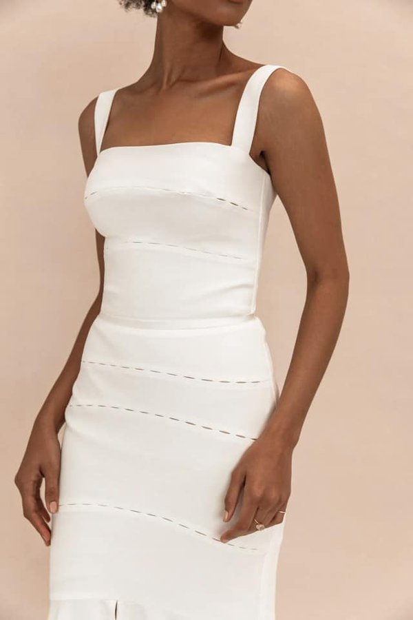 What Are the Key Considerations for Choosing Office-Appropriate Dresses?